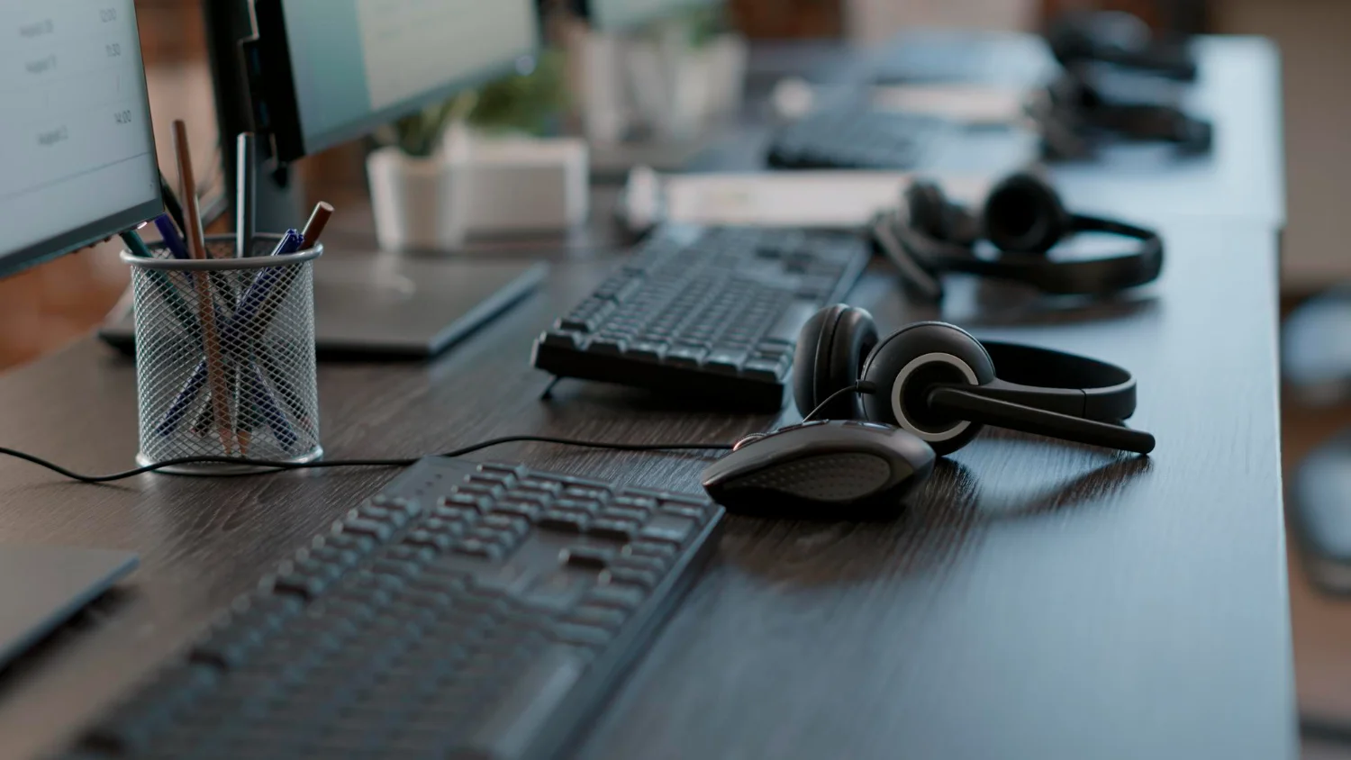 Servizio Help Desk - Postazione con cuffie per il supporto tecnico