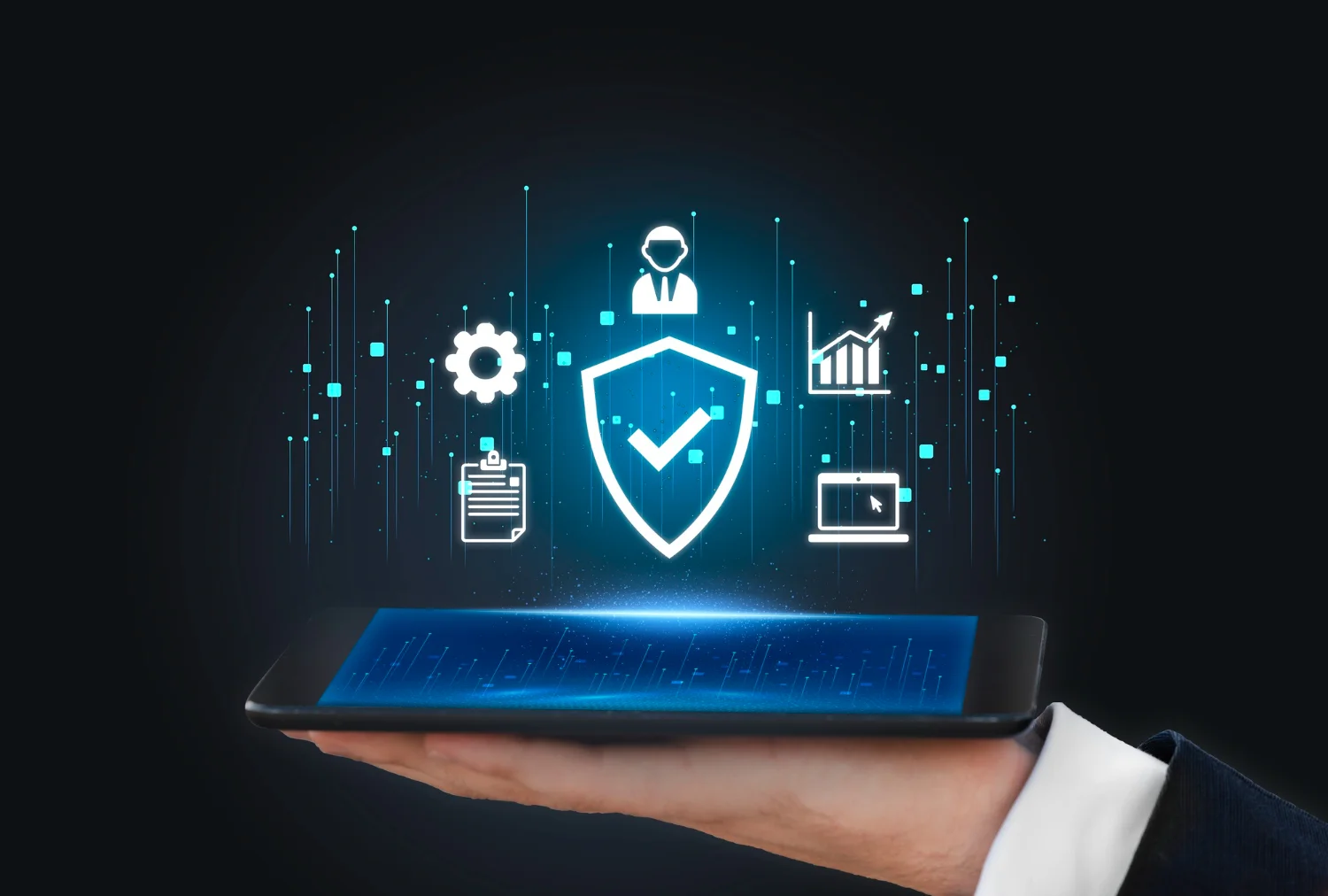 Dashboard di sicurezza su tablet con icone di protezione, monitoraggio e reportistica del servizio Security as a Service